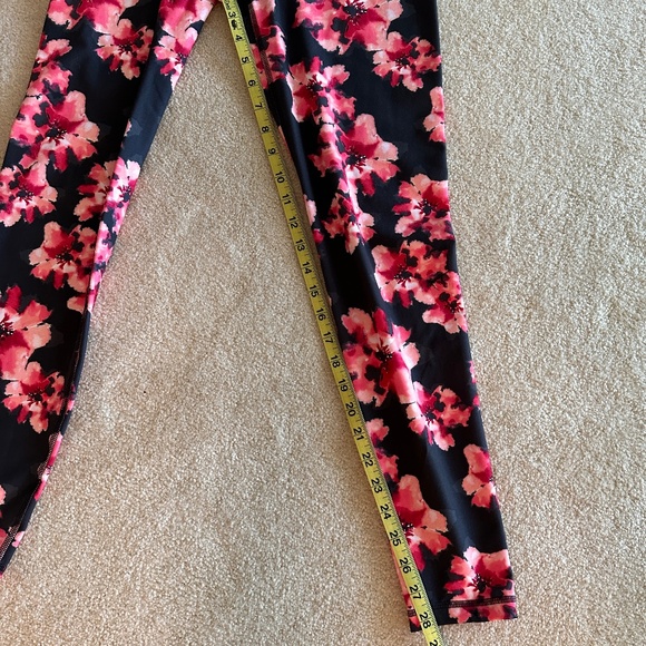 Old Navy Go-Dry Yoga Pants, Size M - Picture 4 of 6